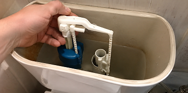 Замена поплавка в унитазе с нижней подводкой